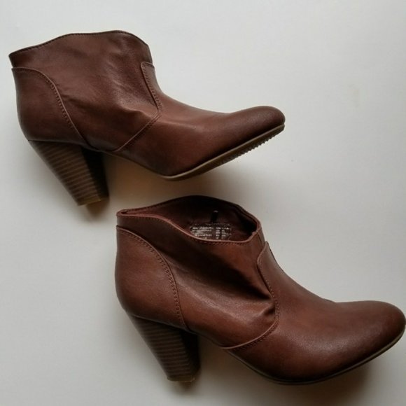 AE by Payless Brown 3" Stacked Heel Slip-on Ankle Booties Size 9 - Picture 2 of 11